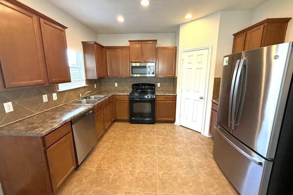 180 Reeves Garden San Antonio TX 78253