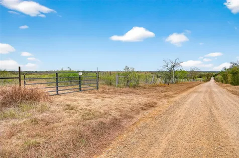 1152 County Road 447 Waelder TX 78959