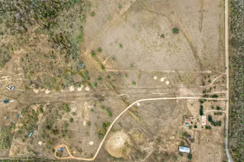 1152 County Road 447 Waelder TX 78959