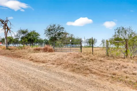 1152 County Road 447 Waelder TX 78959