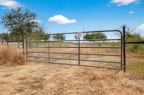 1152 County Road 447 Waelder TX 78959