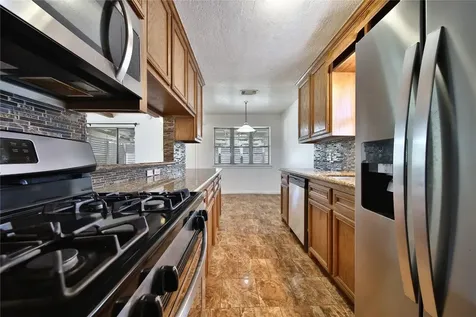 990 Redway Lane Houston TX 77062