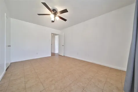 990 Redway Lane Houston TX 77062