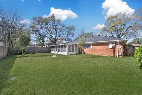 990 Redway Lane Houston TX 77062