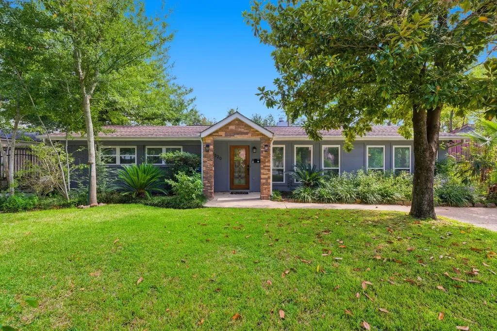 1320 Woodvine Drive Houston TX 77055