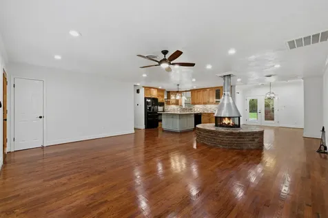 1320 Woodvine Drive Houston TX 77055