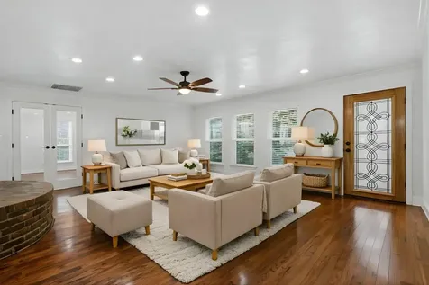 1320 Woodvine Drive Houston TX 77055