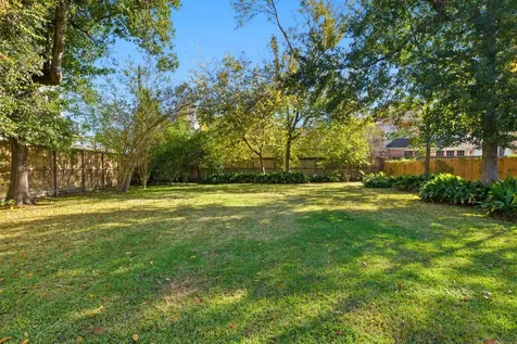 1320 Woodvine Drive Houston TX 77055