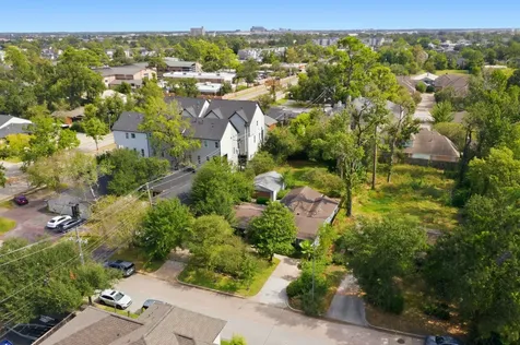 1320 Woodvine Drive Houston TX 77055