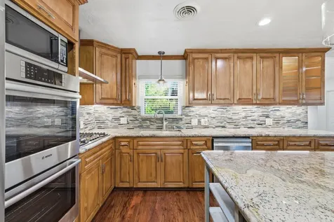 1320 Woodvine Drive Houston TX 77055