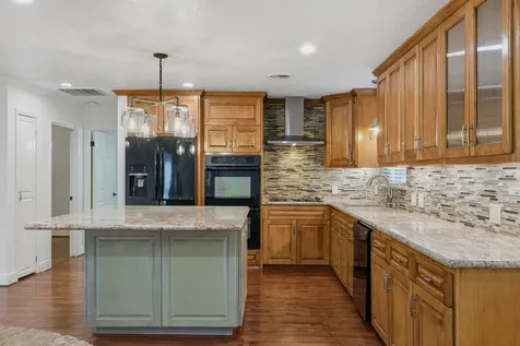 1320 Woodvine Drive Houston TX 77055