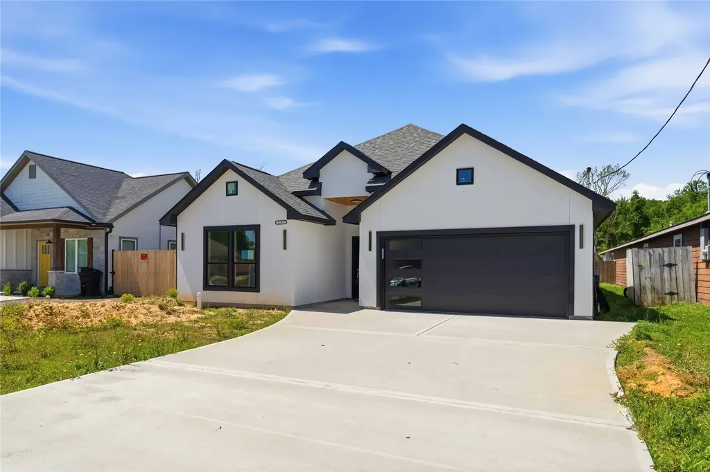 201 Road 51022 Cleveland TX 77327
