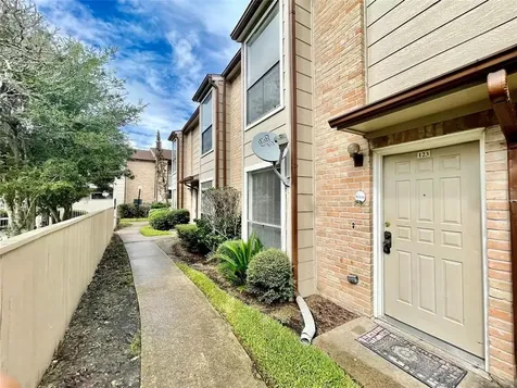 2100 Wilcrest Drive 123 Houston TX 77042