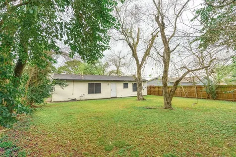 5634 Schevers Street Houston TX 77033