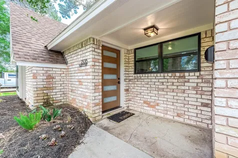 2506 Swan Court Houston TX 77058