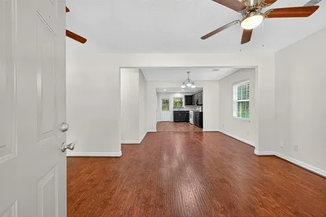 109 Meadows Street Cleveland TX 77328