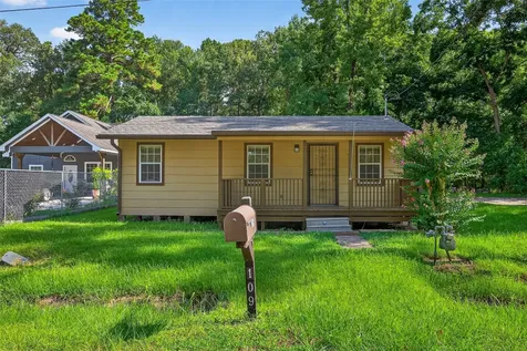 109 Meadows Street Cleveland TX 77328