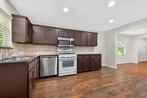 109 Meadows Street Cleveland TX 77328