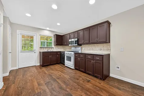 109 Meadows Street Cleveland TX 77328