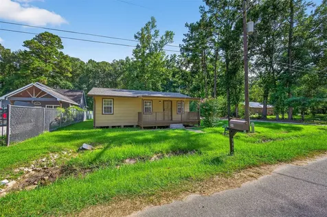 109 Meadows Street Cleveland TX 77328