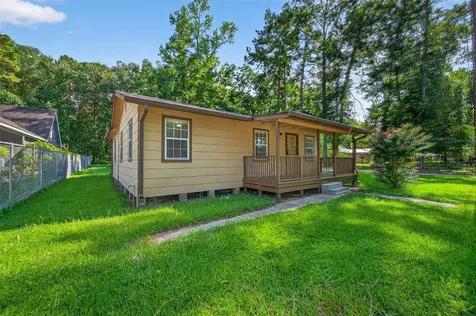 109 Meadows Street Cleveland TX 77328