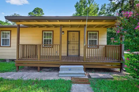 109 Meadows Street Cleveland TX 77328