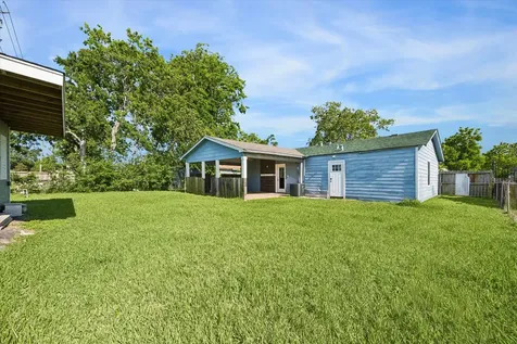 2716 N Harris Avenue Pasadena TX 77506