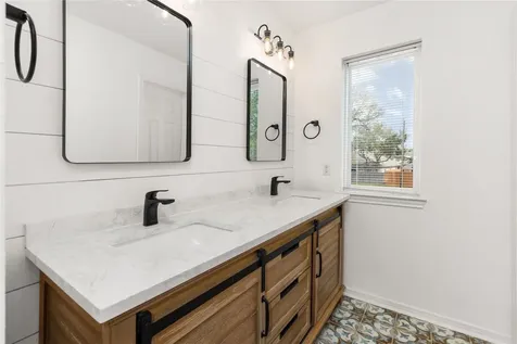 2049 Glencove Drive Seabrook TX 77586