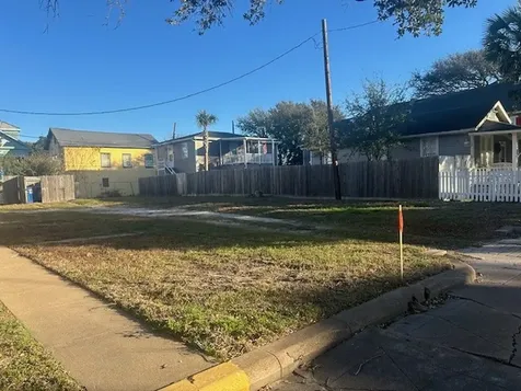 2420 Avenue O 1/2 Galveston TX 77550