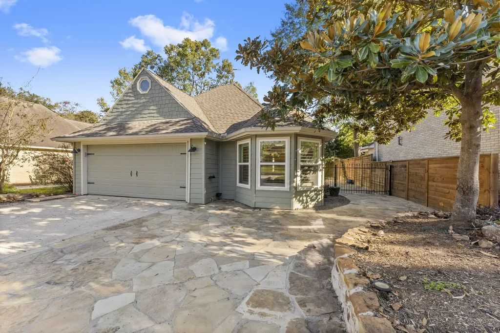 22 Shady Oak Lane Conroe TX 77304