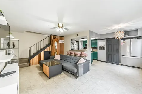 5634 Birchmont Drive 22 Houston TX 77091