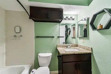 5634 Birchmont Drive 22 Houston TX 77091