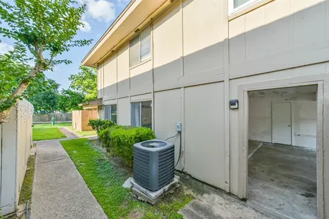5634 Birchmont Drive 22 Houston TX 77091