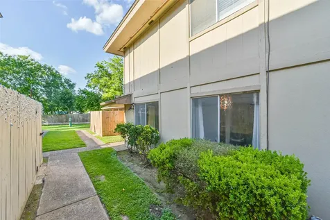 5634 Birchmont Drive 22 Houston TX 77091