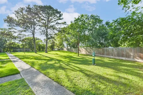 5634 Birchmont Drive 22 Houston TX 77091