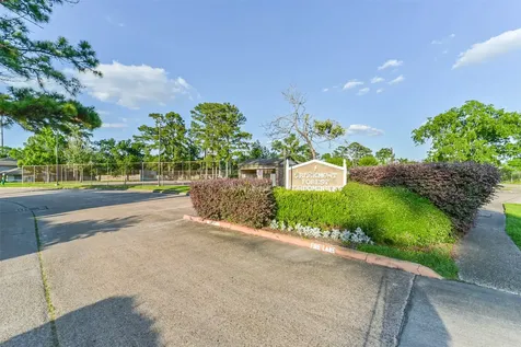 5634 Birchmont Drive 22 Houston TX 77091