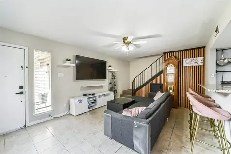 5634 Birchmont Drive 22 Houston TX 77091