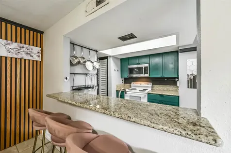 5634 Birchmont Drive 22 Houston TX 77091