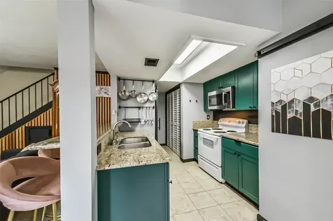 5634 Birchmont Drive 22 Houston TX 77091