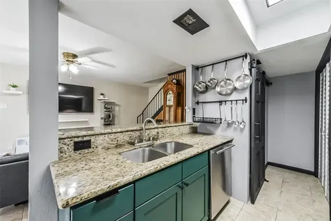 5634 Birchmont Drive 22 Houston TX 77091