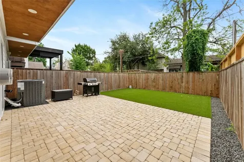 820 E 24th Street Houston TX 77009