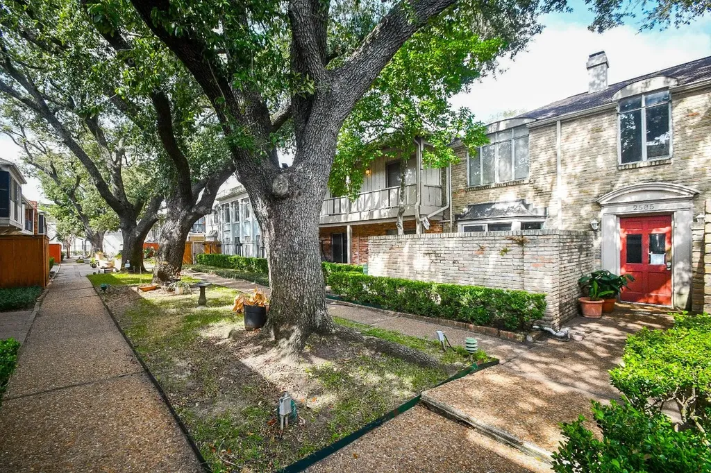 2585 Marilee Lane 2 Houston TX 77057