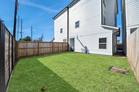 1102 Mansfield Street A Houston TX 77091