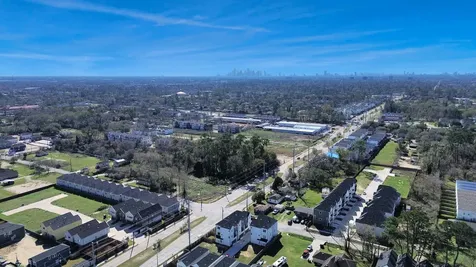 1102 Mansfield Street A Houston TX 77091