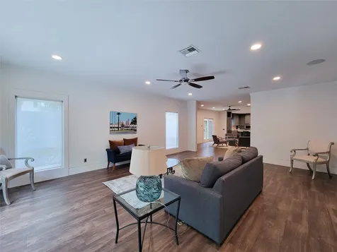 5111 Linden Street Bellaire TX 77401