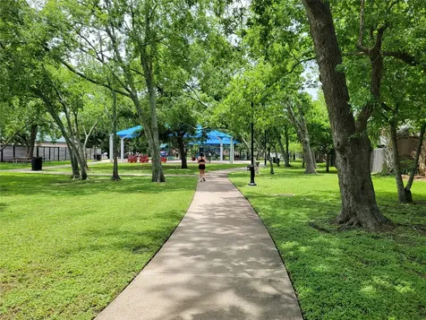 5111 Linden Street Bellaire TX 77401