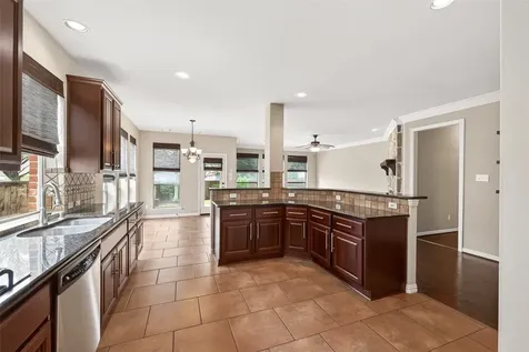 35 Woodmoor Place Magnolia TX 77354
