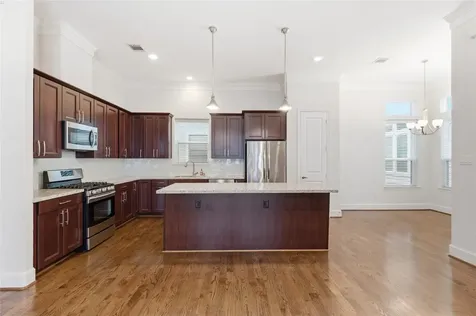 960 W 24th Street Houston TX 77008