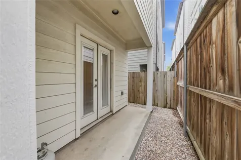 960 W 24th Street Houston TX 77008
