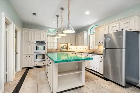 106 River Oaks Drive Baytown TX 77523
